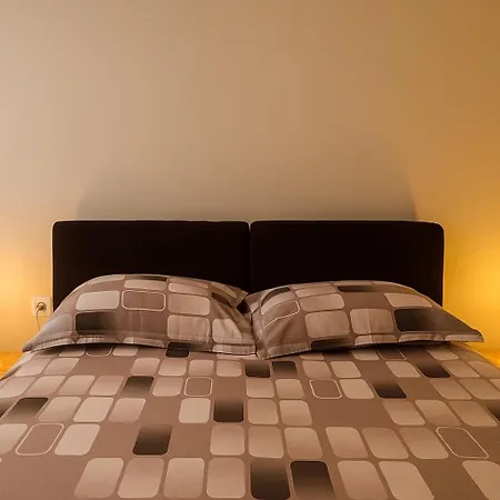 Umbrella House 公寓 *