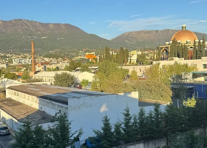 Umbrella House דירה טיראנה